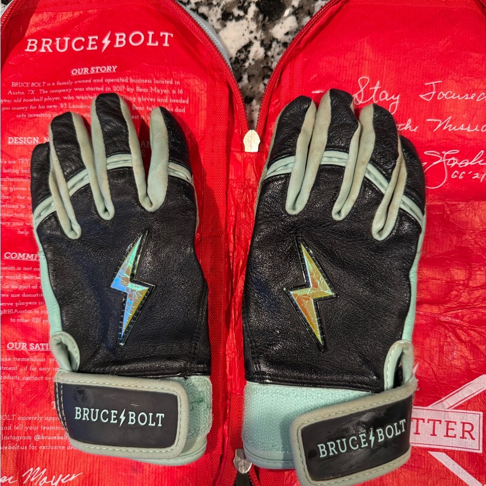 Kids Lightning Bolt Gloves - Black and Green